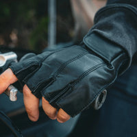 8235.00 - Men's Fingerless Leather Gloves