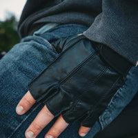 8235.00 - Men's Fingerless Leather Gloves