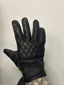 Men's Leather Gloves with Black Diamond Stitching 8423.00